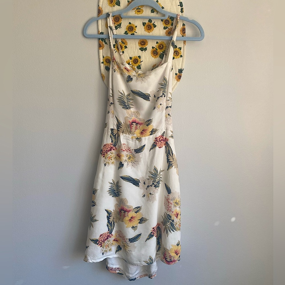 FLORAL HAWAIIAN SUN DRESS BY HOLLISTER TIED AT THE BACK SIZE S